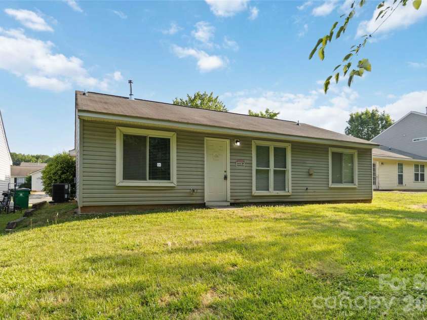 2721 Fairstone Avenue, Charlotte, NC 28269.  MLS# CAR4385179, YatesRealty ID 24908. 