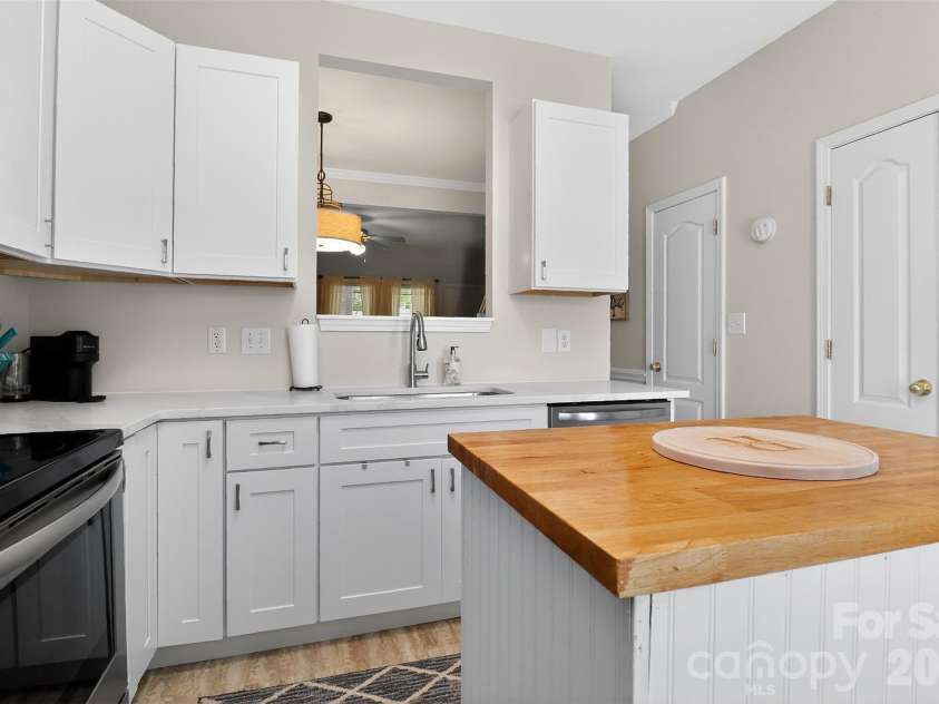 12825 Windy Lea Lane, Huntersville, NC 28078.  MLS# CAR4370733, YatesRealty ID 24909. 