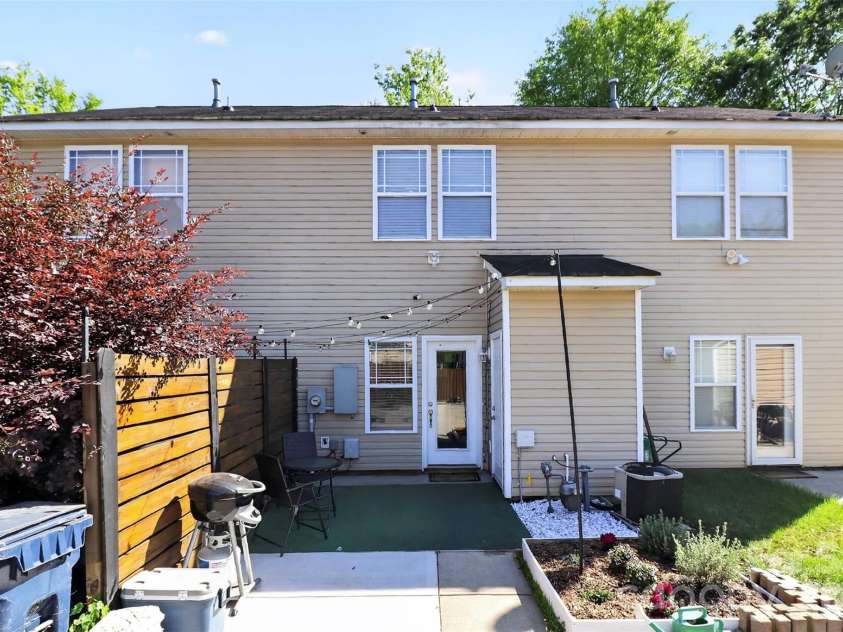 12825 Windy Lea Lane, Huntersville, NC 28078.  MLS# CAR4370733, YatesRealty ID 24909. Back patio