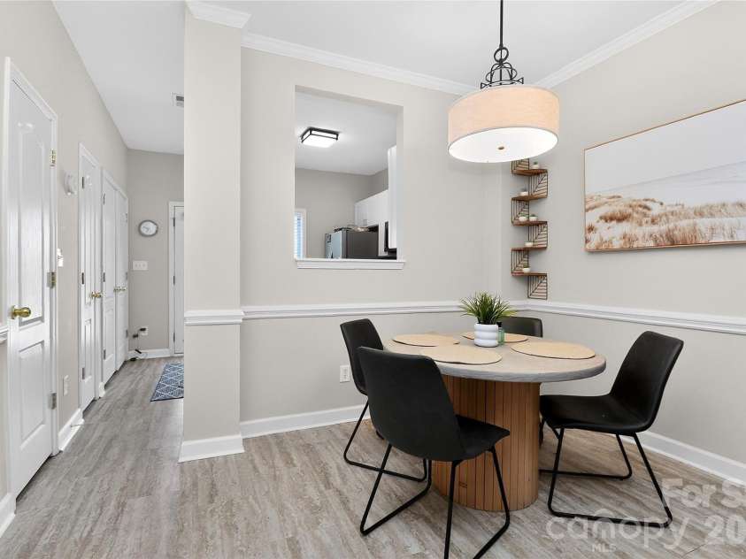12825 Windy Lea Lane, Huntersville, NC 28078.  MLS# CAR4370733, YatesRealty ID 24909. Eat in kitchen