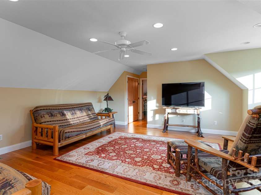 280 Walnut Hollow Road, Brevard, NC 28712.  MLS# CAR4235278, YatesRealty ID 2491. Private Garage Apartment