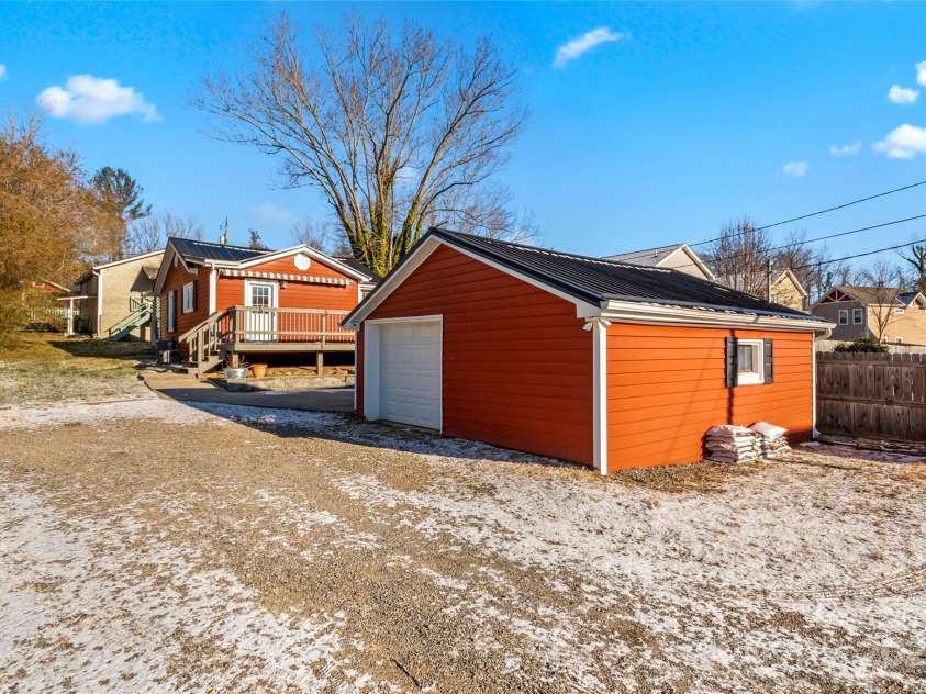 60 Shiloh Road, Asheville, NC 28803.  MLS# CAR4215856, YatesRealty ID 2491. 