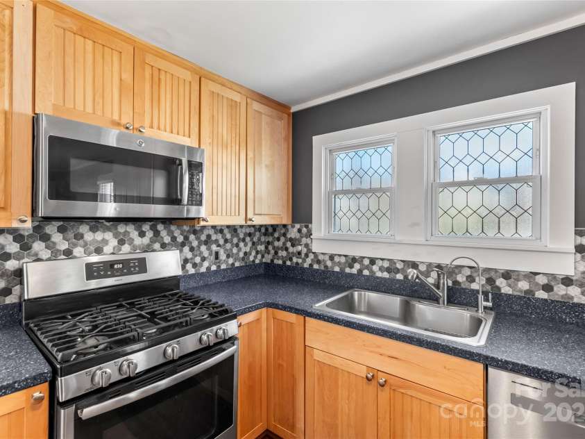 60 Shiloh Road, Asheville, NC 28803.  MLS# CAR4215856, YatesRealty ID 2491. 