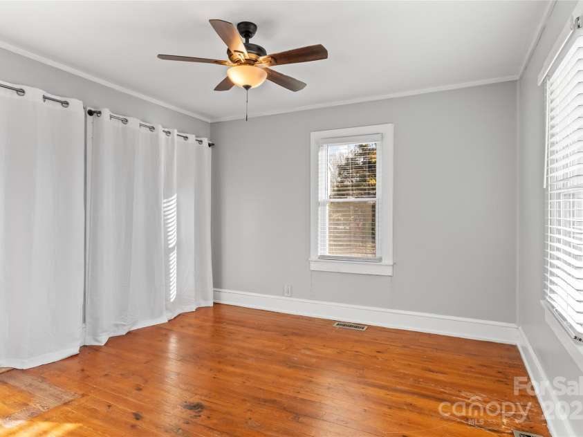 60 Shiloh Road, Asheville, NC 28803.  MLS# CAR4215856, YatesRealty ID 2491. 