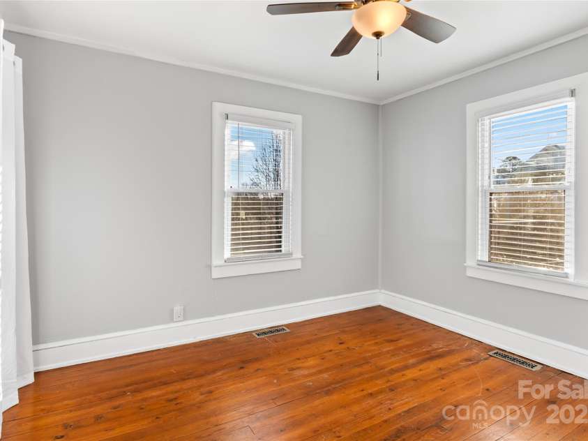 60 Shiloh Road, Asheville, NC 28803.  MLS# CAR4215856, YatesRealty ID 2491. 