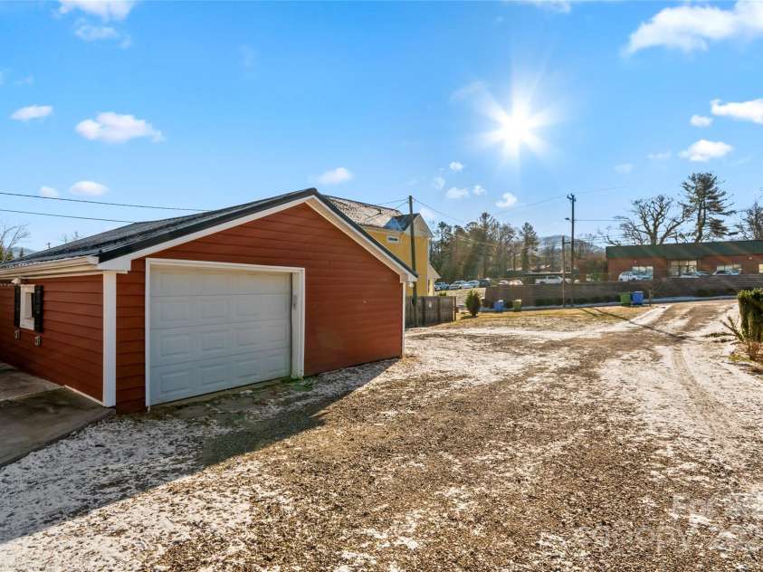 60 Shiloh Road, Asheville, NC 28803.  MLS# CAR4215856, YatesRealty ID 2491. 