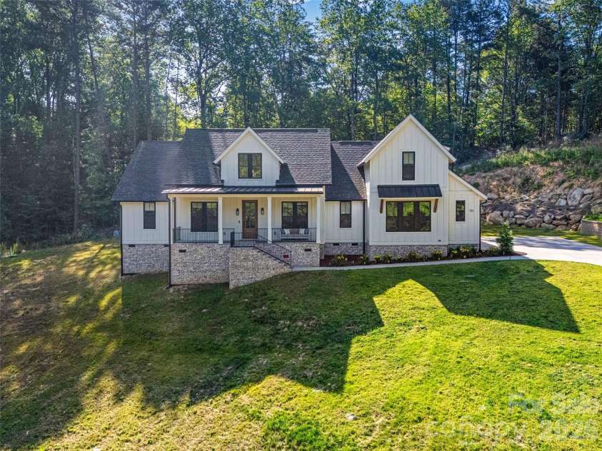 151 Greenbay Road, Mooresville, NC 28117.  MLS# CAR4384477, YatesRealty ID 24910. 