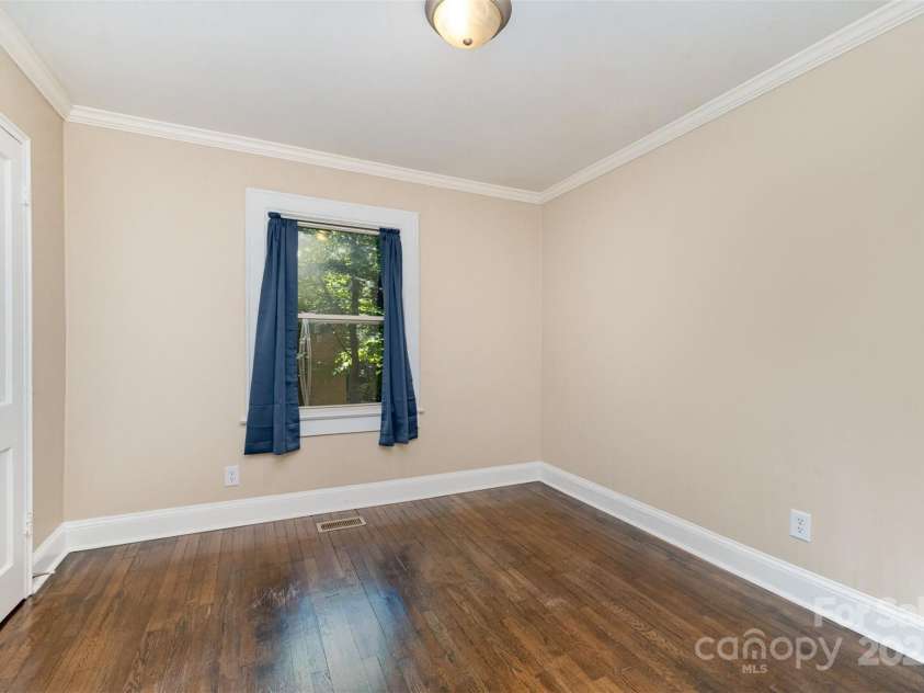395 Westwood Drive, Statesville, NC 28677.  MLS# CAR4277889, YatesRealty ID 24910. 