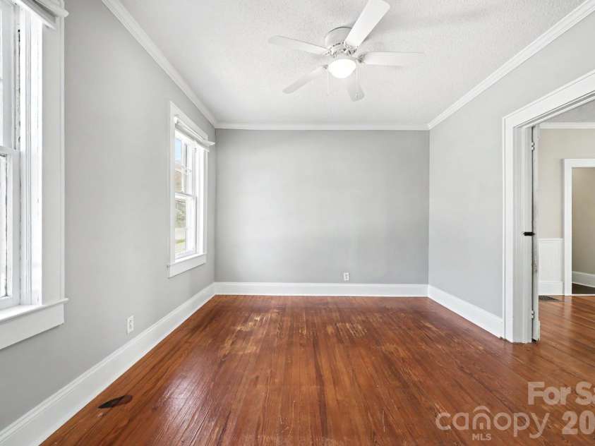 503 Broad Street, Statesville, NC 28677.  MLS# CAR4382291, YatesRealty ID 24911. 