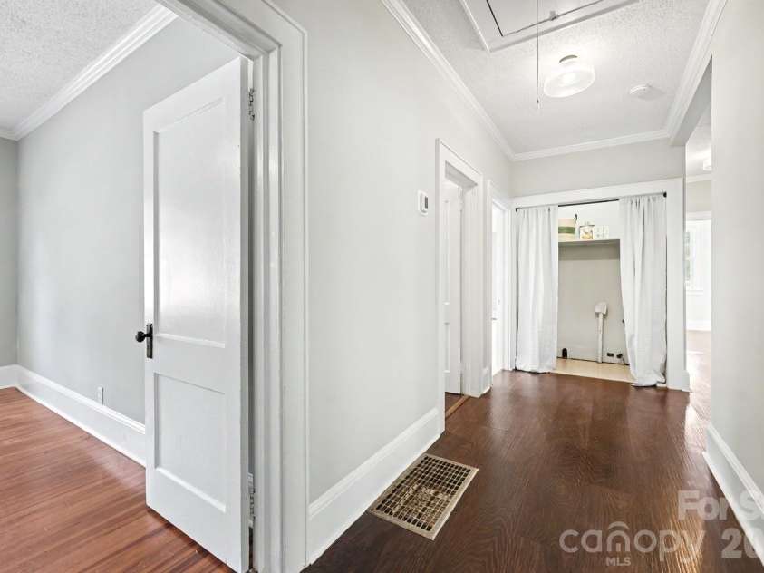 503 Broad Street, Statesville, NC 28677.  MLS# CAR4382291, YatesRealty ID 24911. 