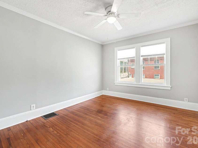 503 Broad Street, Statesville, NC 28677.  MLS# CAR4382291, YatesRealty ID 24911. 
