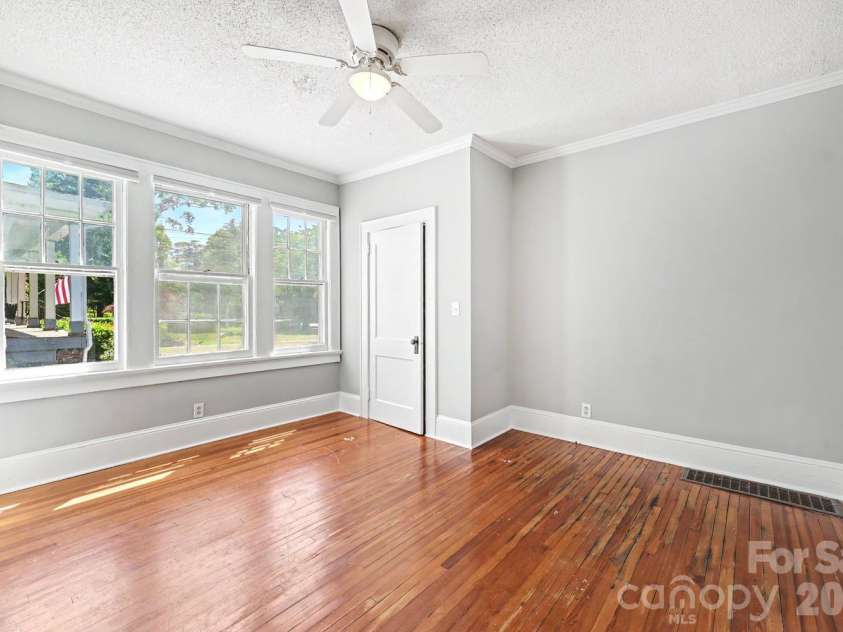 503 Broad Street, Statesville, NC 28677.  MLS# CAR4382291, YatesRealty ID 24911. 