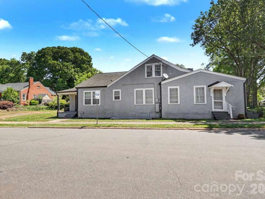503 Broad Street, Statesville, NC 28677.  MLS# CAR4382291, YatesRealty ID 24911. 