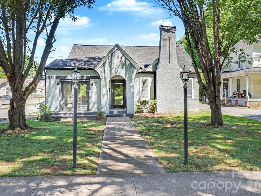 503 Broad Street, Statesville, NC 28677.  MLS# CAR4382291, YatesRealty ID 24911. 