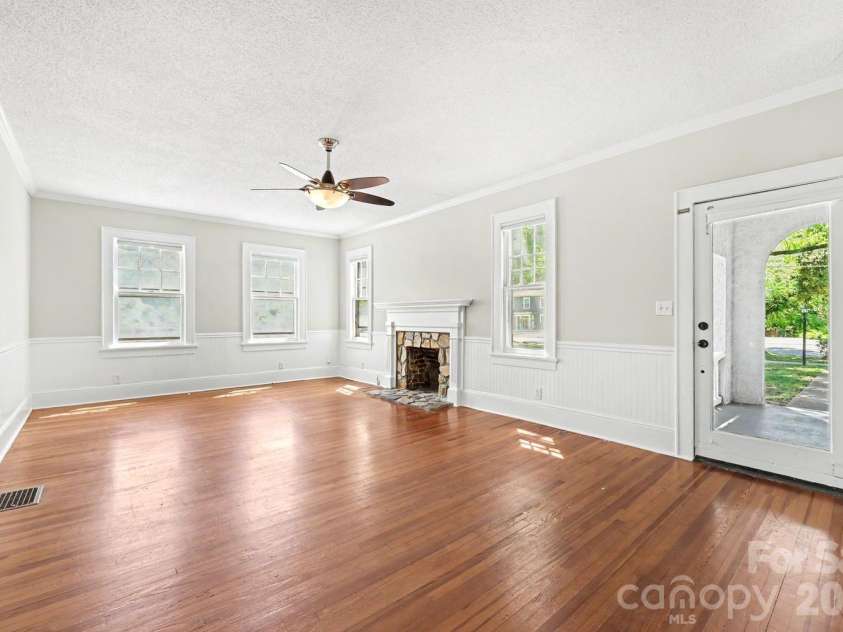 503 Broad Street, Statesville, NC 28677.  MLS# CAR4382291, YatesRealty ID 24911. 