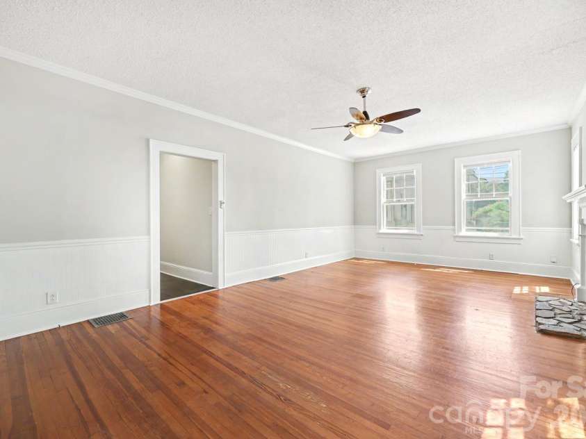 503 Broad Street, Statesville, NC 28677.  MLS# CAR4382291, YatesRealty ID 24911. 
