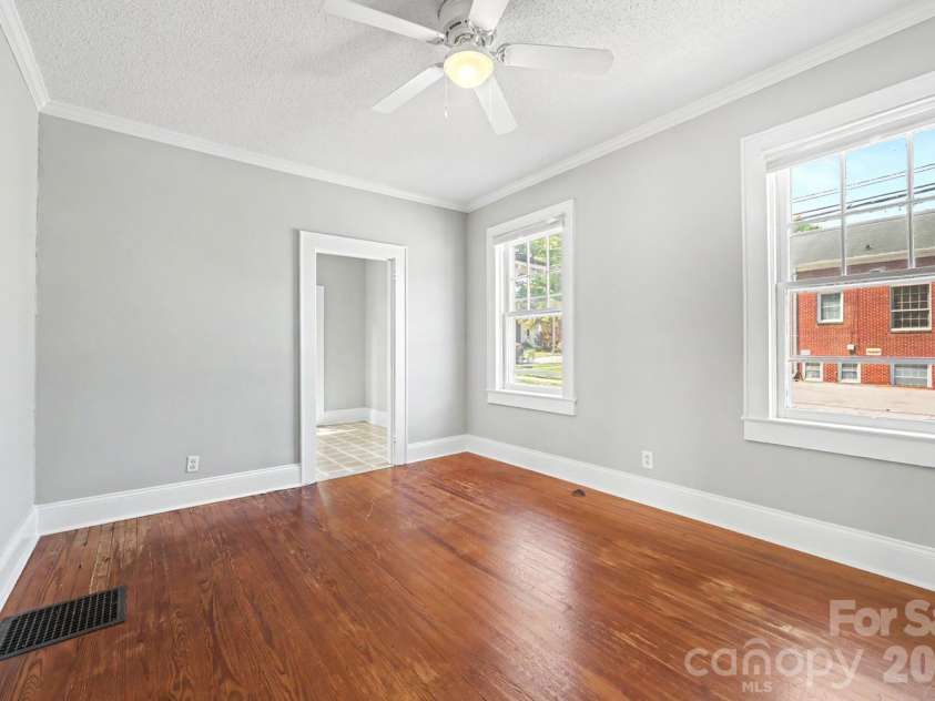 503 Broad Street, Statesville, NC 28677.  MLS# CAR4382291, YatesRealty ID 24911. 