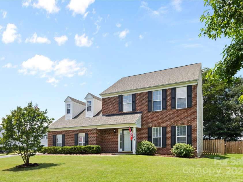 9746 Holly Park Drive, Charlotte, NC 28214.  MLS# CAR4278326, YatesRealty ID 24911. 