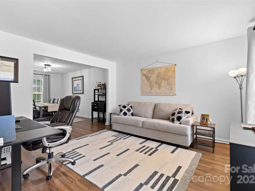 9746 Holly Park Drive, Charlotte, NC 28214.  MLS# CAR4278326, YatesRealty ID 24911. 