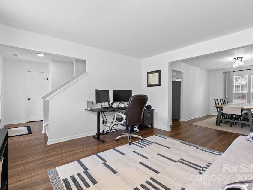 9746 Holly Park Drive, Charlotte, NC 28214.  MLS# CAR4278326, YatesRealty ID 24911. 