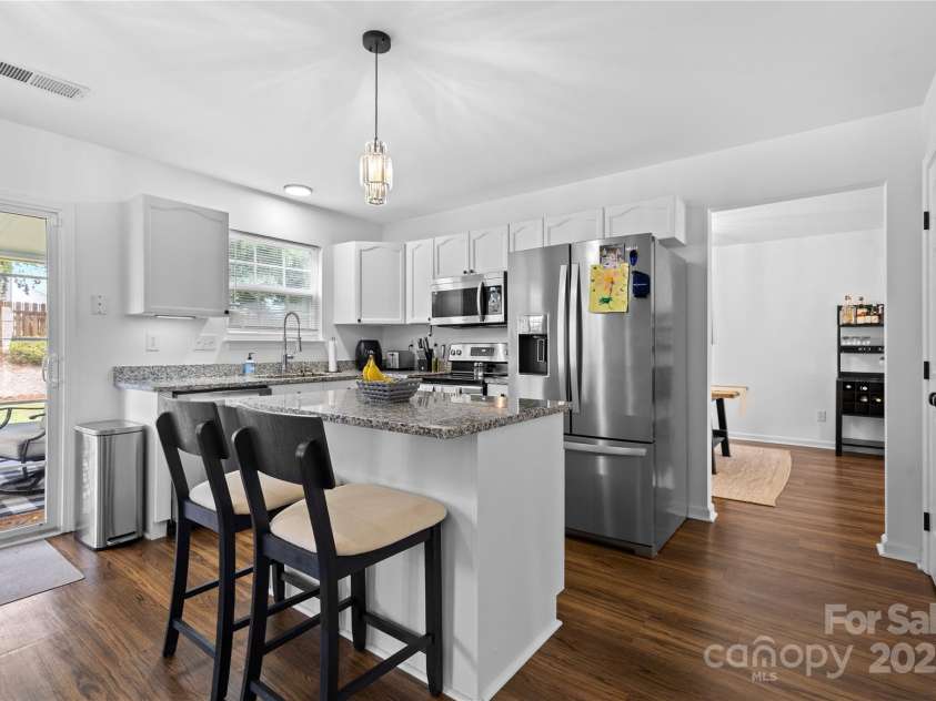 9746 Holly Park Drive, Charlotte, NC 28214.  MLS# CAR4278326, YatesRealty ID 24911. 