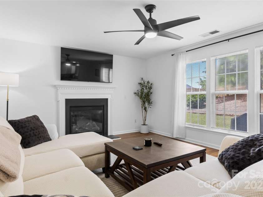 9746 Holly Park Drive, Charlotte, NC 28214.  MLS# CAR4278326, YatesRealty ID 24911. 