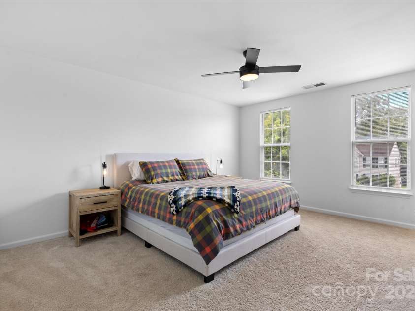 9746 Holly Park Drive, Charlotte, NC 28214.  MLS# CAR4278326, YatesRealty ID 24911. 