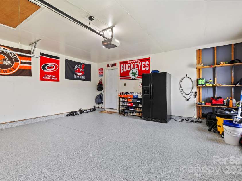 9746 Holly Park Drive, Charlotte, NC 28214.  MLS# CAR4278326, YatesRealty ID 24911. 