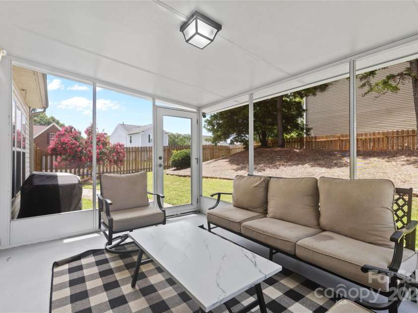 9746 Holly Park Drive, Charlotte, NC 28214.  MLS# CAR4278326, YatesRealty ID 24911. 