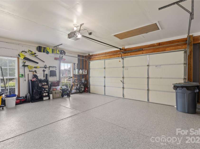 9746 Holly Park Drive, Charlotte, NC 28214.  MLS# CAR4278326, YatesRealty ID 24911. 