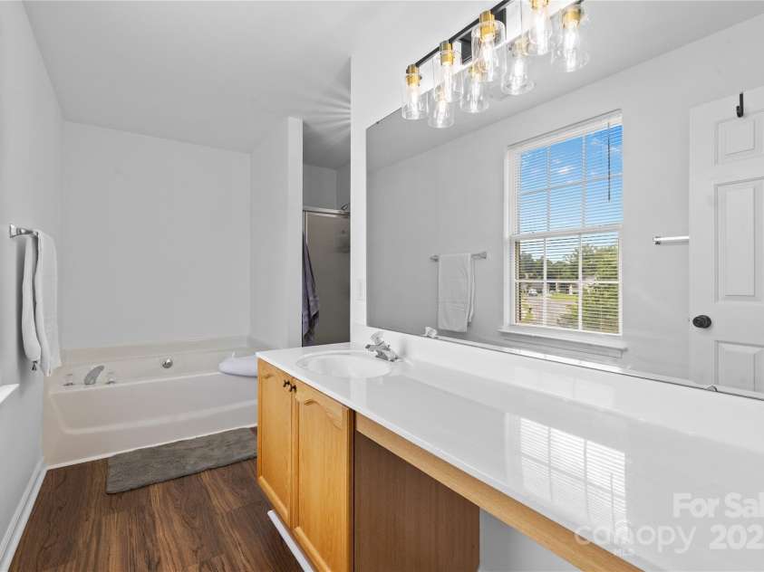 9746 Holly Park Drive, Charlotte, NC 28214.  MLS# CAR4278326, YatesRealty ID 24911. 