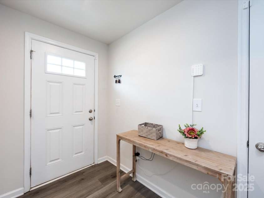 2059 Langer Street, Charlotte, NC 28214.  MLS# CAR4277986, YatesRealty ID 24913. Entryway