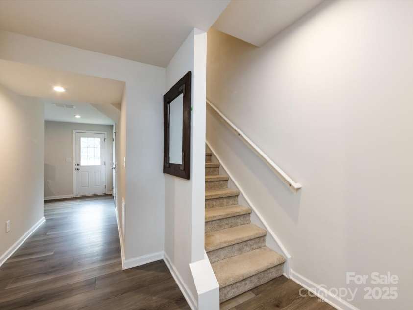 2059 Langer Street, Charlotte, NC 28214.  MLS# CAR4277986, YatesRealty ID 24913. Entryway