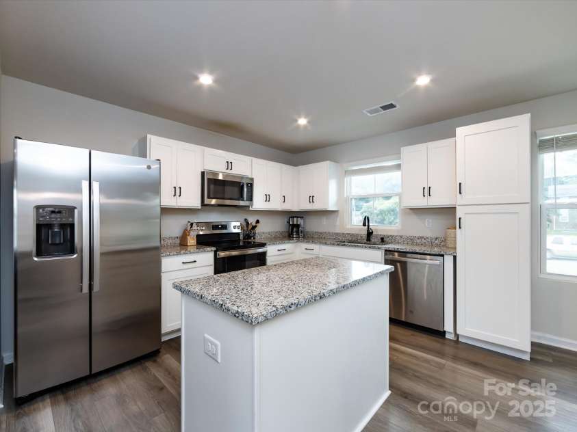 2059 Langer Street, Charlotte, NC 28214.  MLS# CAR4277986, YatesRealty ID 24913. Kitchen