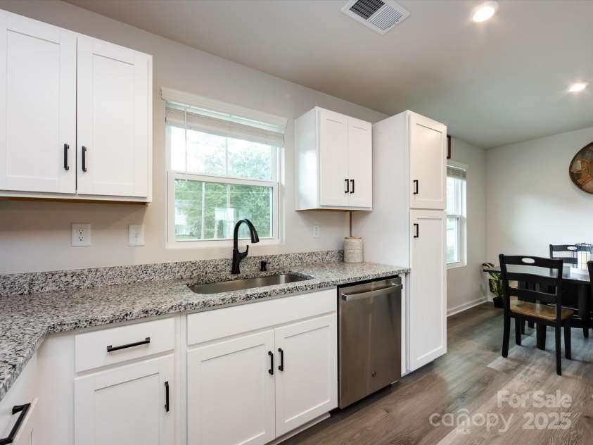 2059 Langer Street, Charlotte, NC 28214.  MLS# CAR4277986, YatesRealty ID 24913. Kitchen