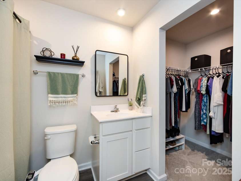 2059 Langer Street, Charlotte, NC 28214.  MLS# CAR4277986, YatesRealty ID 24913. Primary Bathroom