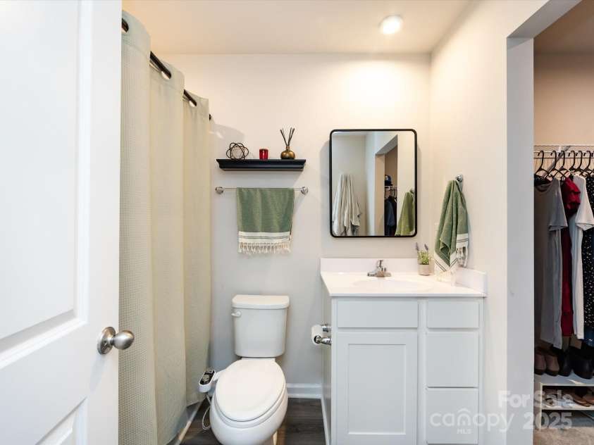 2059 Langer Street, Charlotte, NC 28214.  MLS# CAR4277986, YatesRealty ID 24913. Primary Bathroom