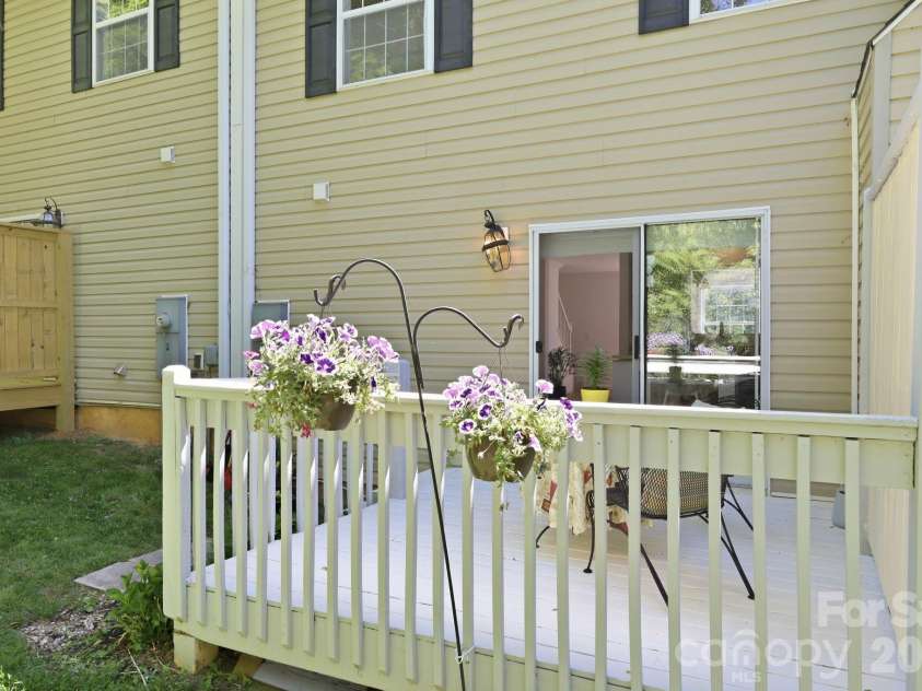 5 Terrace Court, Asheville, NC 28804.  MLS# CAR4375650, YatesRealty ID 24913. Beautiful back deck off the kitchen!
