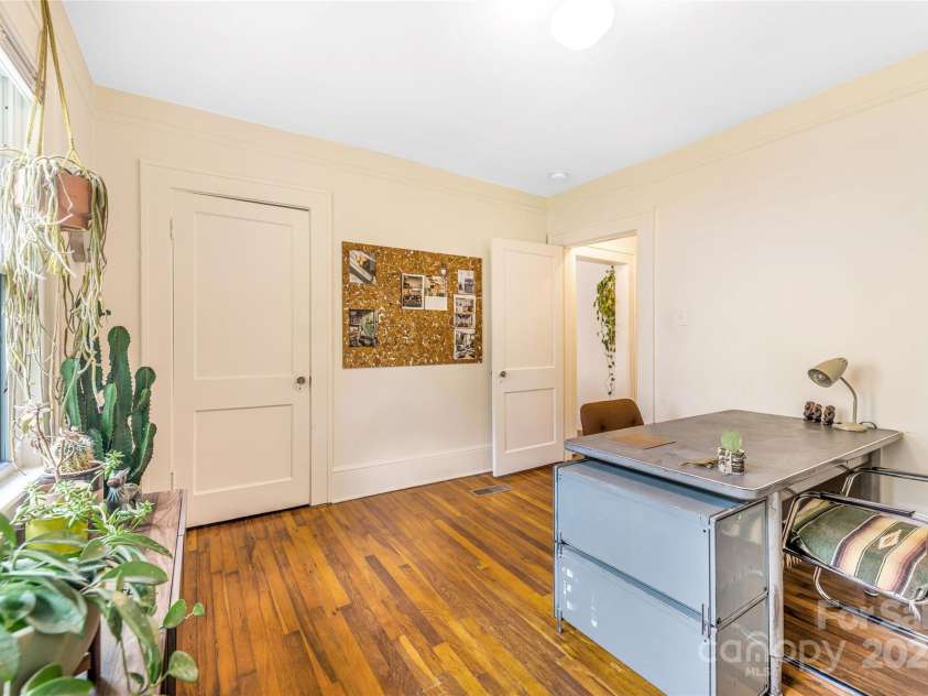 711 Reed Street, Asheville, NC 28803.  MLS# CAR4276231, YatesRealty ID 24914. 