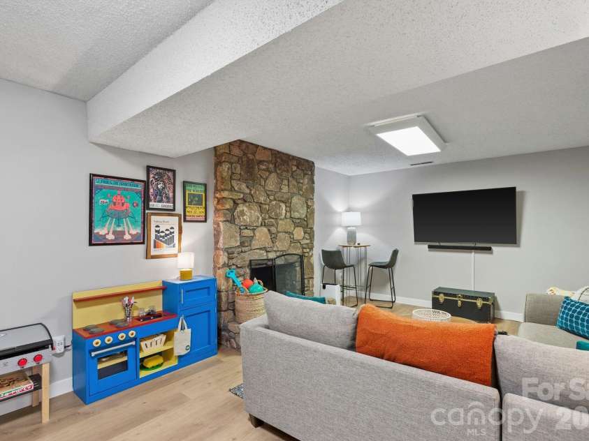 16 Chipping Green Drive, Arden, NC 28704.  MLS# CAR4382269, YatesRealty ID 24915. Den (Lower Level)