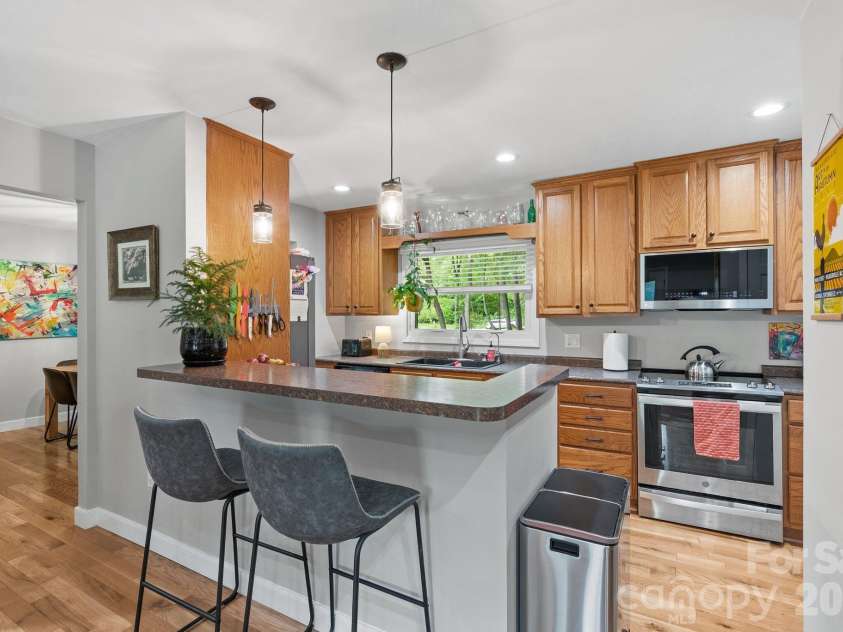 16 Chipping Green Drive, Arden, NC 28704.  MLS# CAR4382269, YatesRealty ID 24915. Kitchen(Main Level)