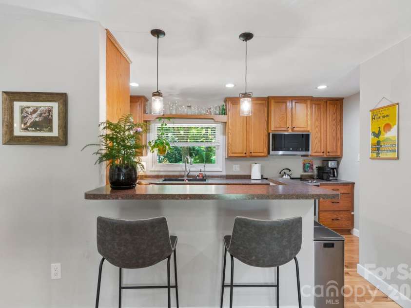16 Chipping Green Drive, Arden, NC 28704.  MLS# CAR4382269, YatesRealty ID 24915. Kitchen(Main Level)