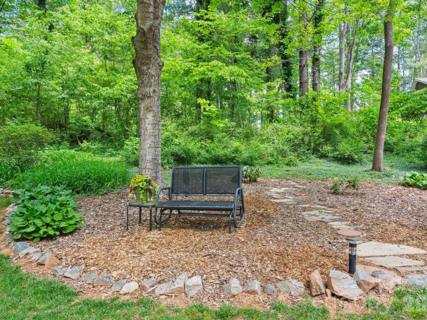 16 Chipping Green Drive, Arden, NC 28704.  MLS# CAR4382269, YatesRealty ID 24915. Landscaping