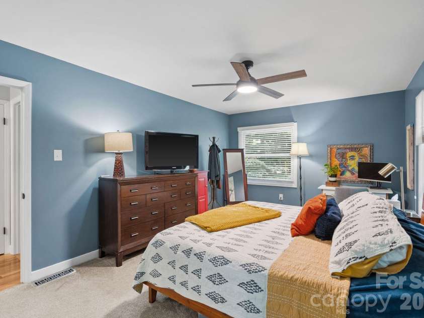 16 Chipping Green Drive, Arden, NC 28704.  MLS# CAR4382269, YatesRealty ID 24915. Primary Bedroom(Main Level)