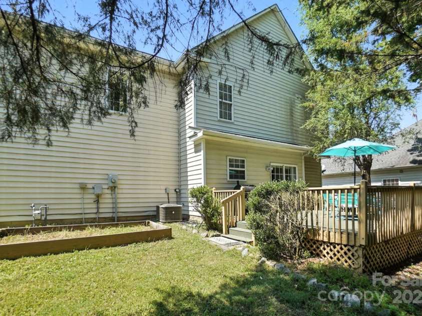 8837 Cedar Run Way, Charlotte, NC 28273.  MLS# CAR4278849, YatesRealty ID 24915. Backyard