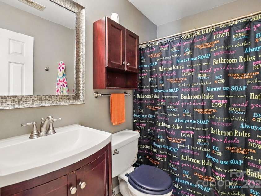 8837 Cedar Run Way, Charlotte, NC 28273.  MLS# CAR4278849, YatesRealty ID 24915. Bathroom 2