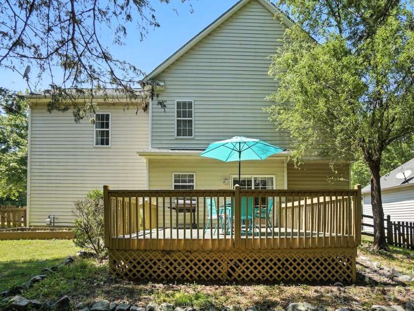 8837 Cedar Run Way, Charlotte, NC 28273.  MLS# CAR4278849, YatesRealty ID 24915. Deck