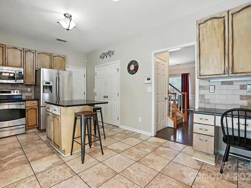8837 Cedar Run Way, Charlotte, NC 28273.  MLS# CAR4278849, YatesRealty ID 24915. Kitchen