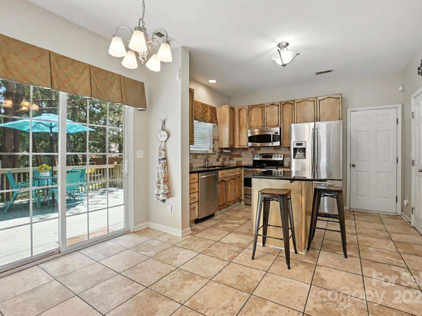 8837 Cedar Run Way, Charlotte, NC 28273.  MLS# CAR4278849, YatesRealty ID 24915. Kitchen