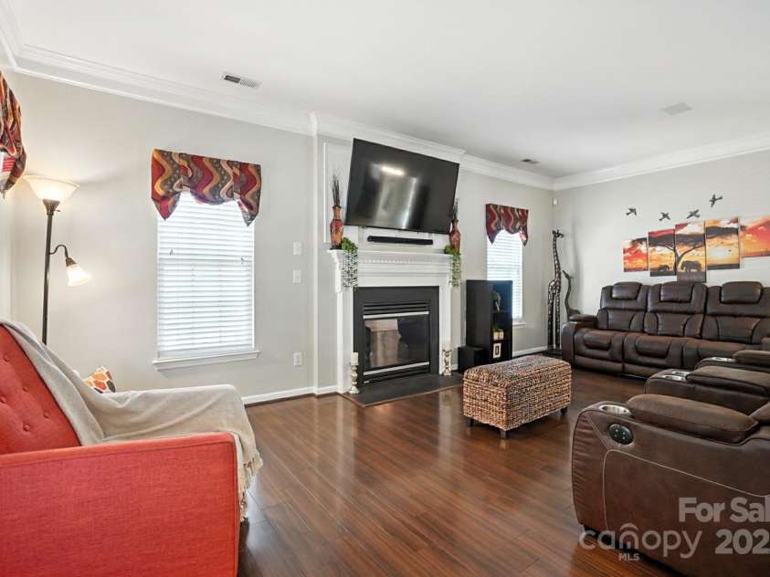 8837 Cedar Run Way, Charlotte, NC 28273.  MLS# CAR4278849, YatesRealty ID 24915. Living Room